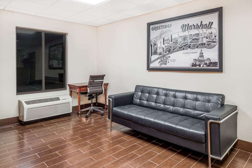 Super 8 by Wyndham Marshall - photo 2