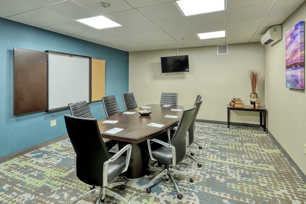 Hampton Inn & Suites Parsippany North - photo 37