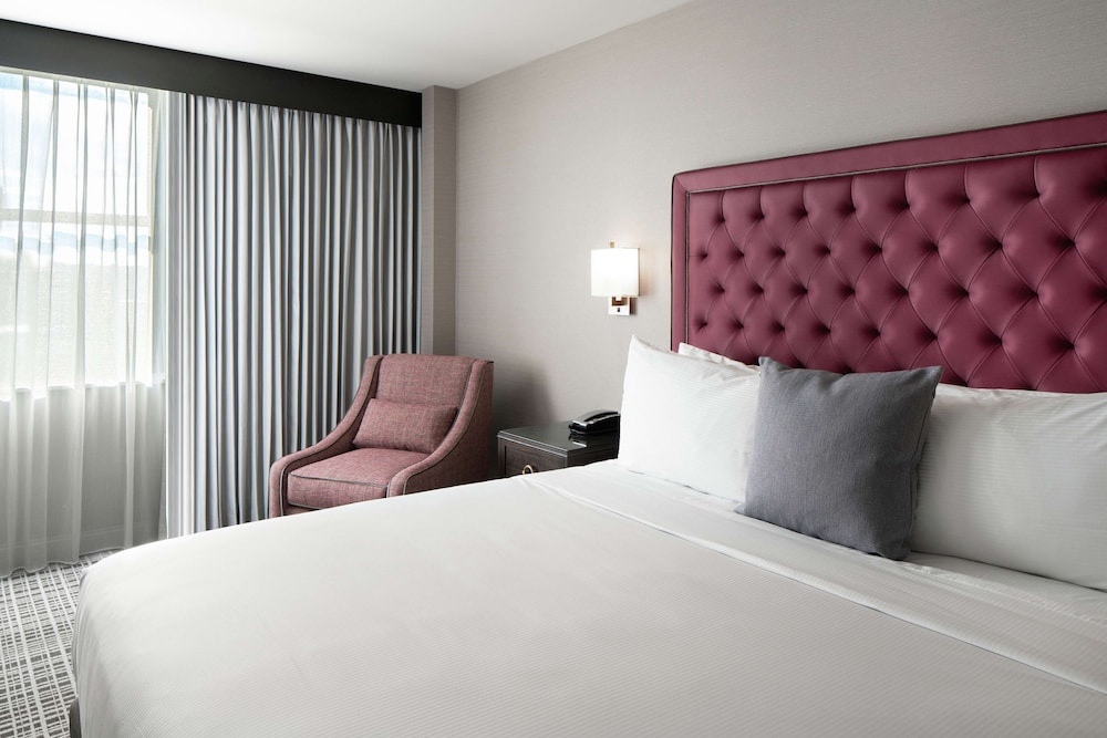 The Axis Moline Hotel Tapestry Collection by Hilton - photo 11
