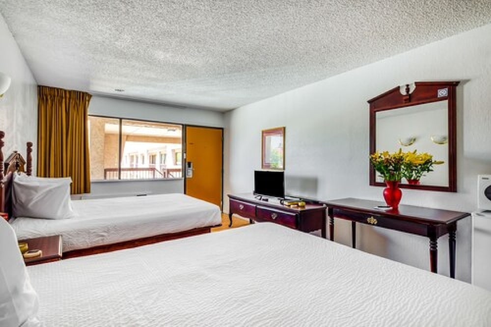 OYO Hotel Groesbeck - photo 17