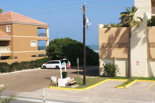 Coronado 101 next to beach access Pool — 4-Star Luxury Hotel in South Padre Island, United States