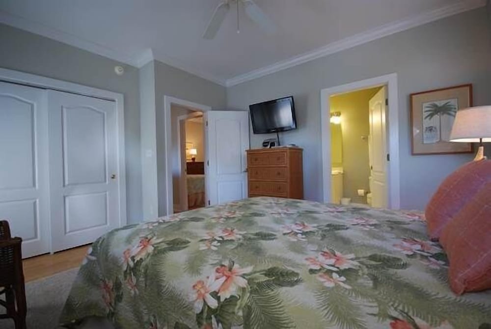 Purple Parrot Village - photo 23