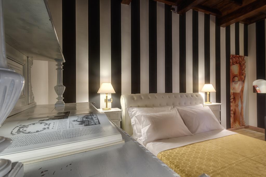 Trevi Fountain Luxury Home — 4-Star Luxury Hotel in Rome, Italy