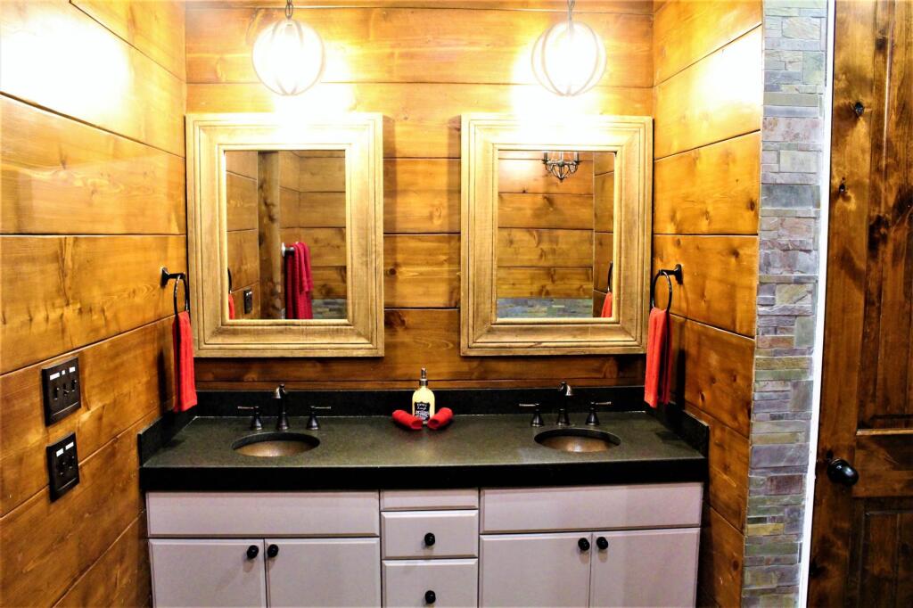 The Rustic Inn Family Friendly Near Fiesta Texas - photo 9