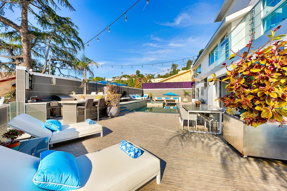 Hollywood Estate With Stunning Views - photo 33
