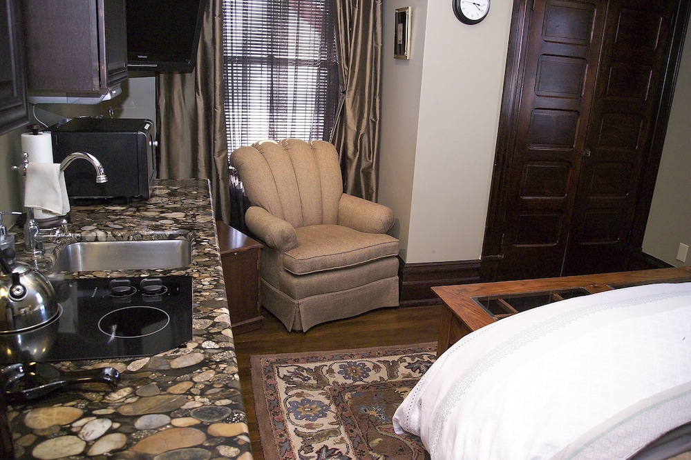 South Broadway Manor - photo 16