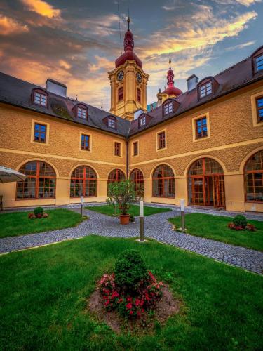 Klášter Hejnice vzdělávací konferenční a poutní dům — hotel in Hejnice