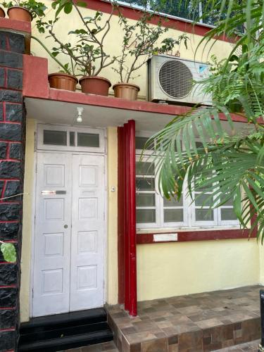 Ground floor 20 chimbai road bandra west mumbai — 4-Star Luxury Hotel in Mumbai, India