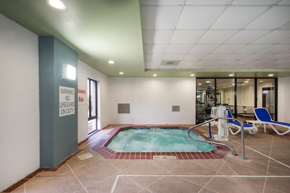 Holiday Inn Express Hotel & Suites Louisville East by IHG - photo 23
