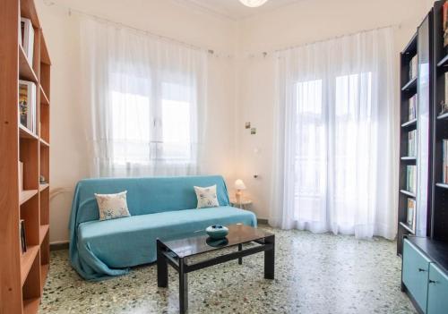 Vintage Charm Apt Near Centre — 4-Star Luxury Hotel in Irakleion, Greece