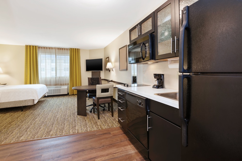 Candlewood Suites Washington North by IHG - photo 11