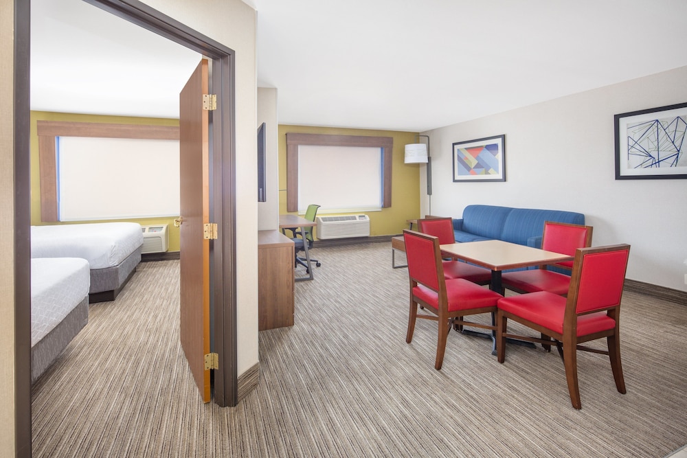 Holiday Inn Express Hotel & Suites Bishop by IHG - photo 12