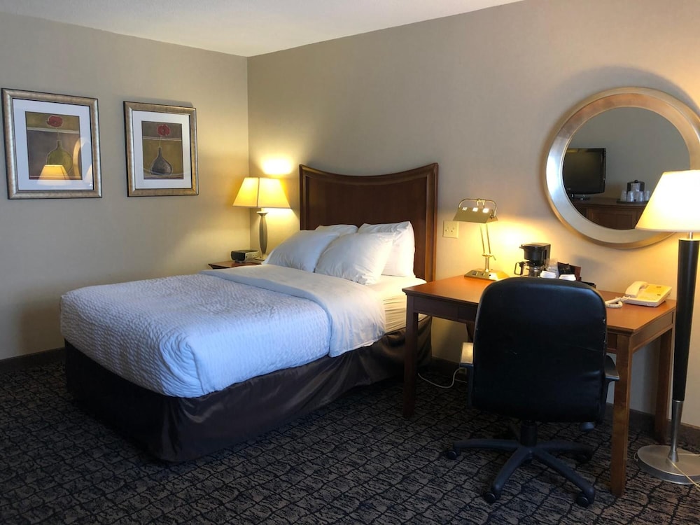 Clarion Inn Airport University - photo 11