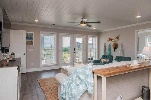 Mermaid Manor by Oak Island Accommodations - photo 46