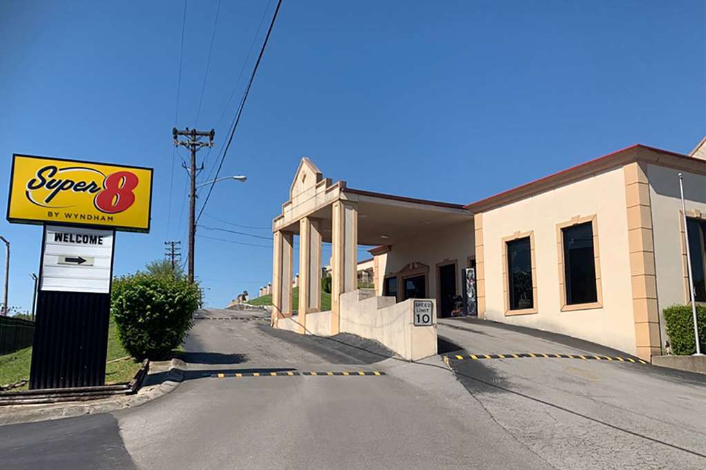 Super 8 by Wyndham Nashville Near Downtown I 40 - featured photo