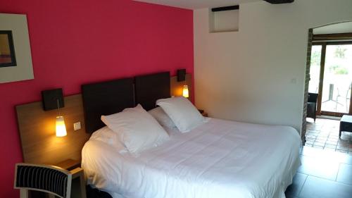 Le Pave D'Hotes - carbon neutral hotel in Moult