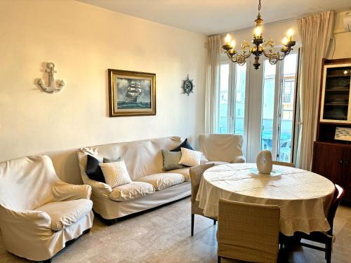 Appartamento Aria di Mare su Viale Ceccarini — 4-Star Luxury Hotel in Riccione, Italy