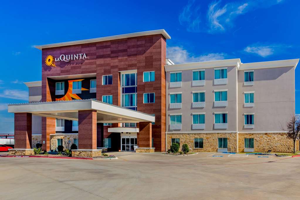 La Quinta Inn & Suites by Wyndham Northlake Fort Worth - featured photo