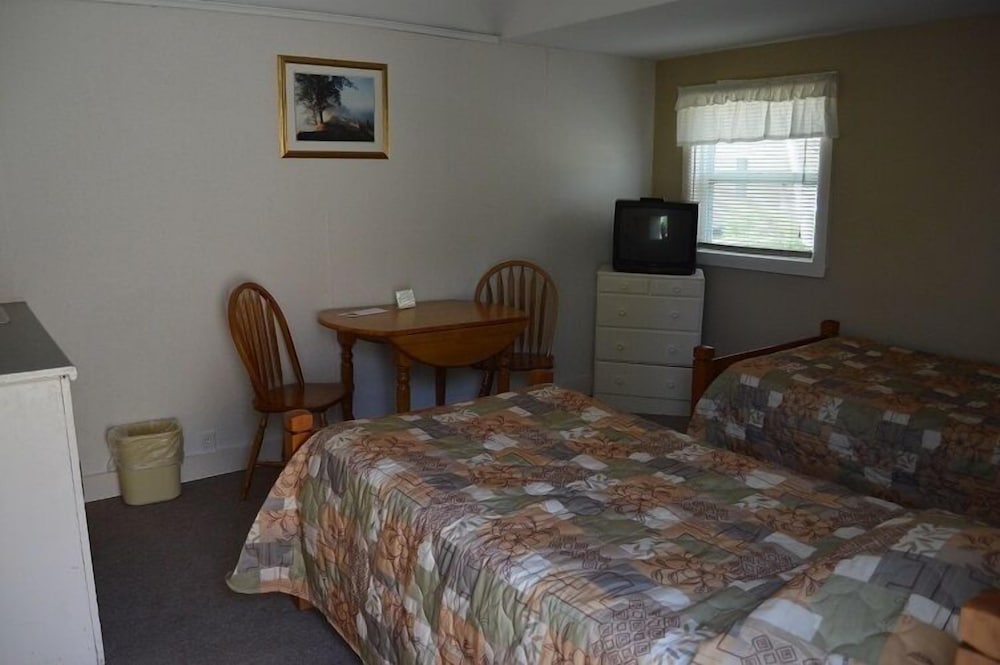 Kennebunk Gallery Motel & Cottages - photo 19