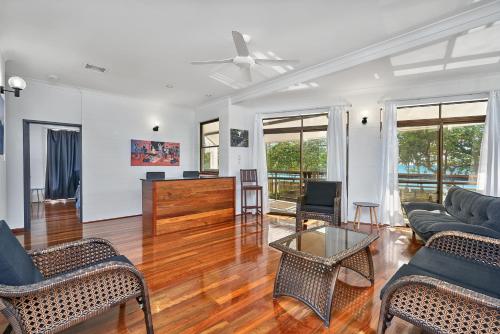 Casuarina Beach Front Escape — Holloways Beach — photo 4