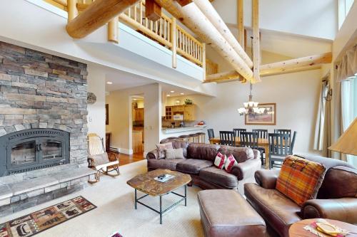 Crail Creek 607 — 4-Star Luxury Hotel in Big Sky, United States