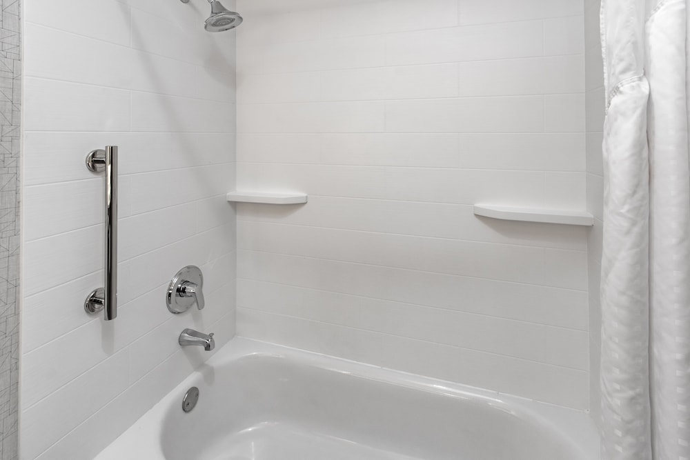 Holiday Inn Express Hotel & Suites Roseville Galleria Area by IHG - photo 85