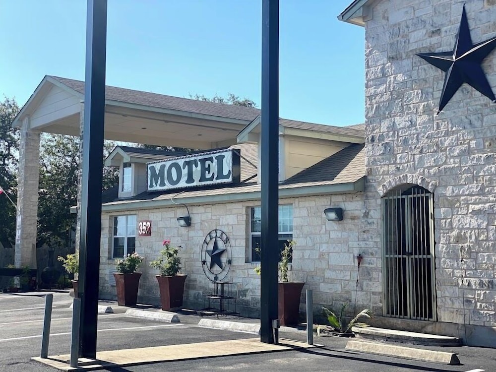 Cedar Creek Inn - photo 25