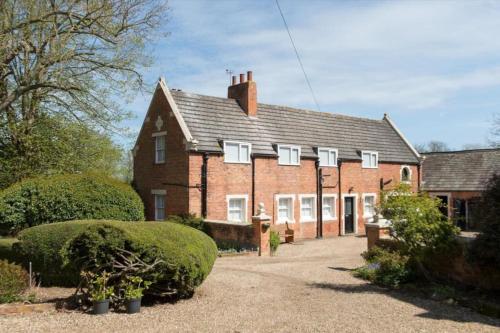 Enholmes Coach House — 4-Star Luxury Hotel in Kingston Upon Hull, United Kingdom