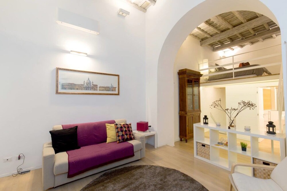 Holidays Teatro Pace - last minute hotel in Rome