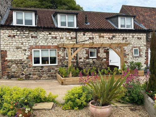 Low Barn — 4-Star Luxury Hotel in Bridlington, United Kingdom