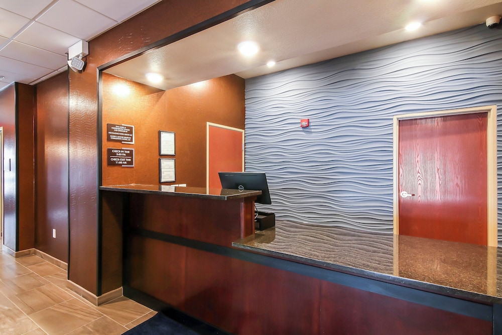 Cobblestone Inn & Suites at UW Stout Downtown Menomonie - photo 39