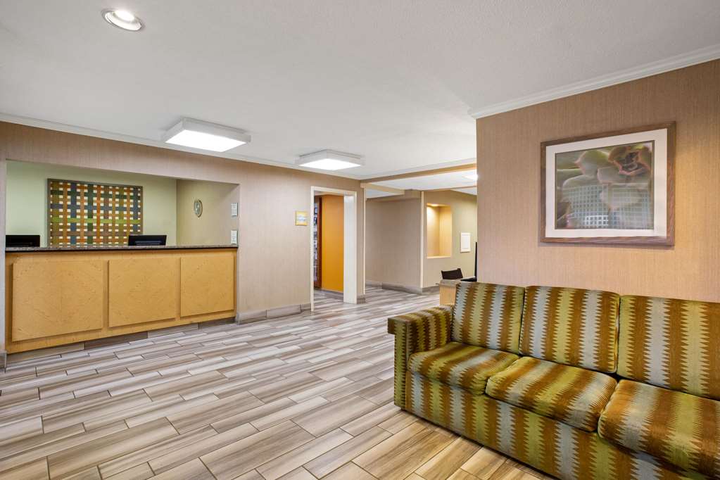 La Quinta Inn by Wyndham Auburn Worcester - photo 9