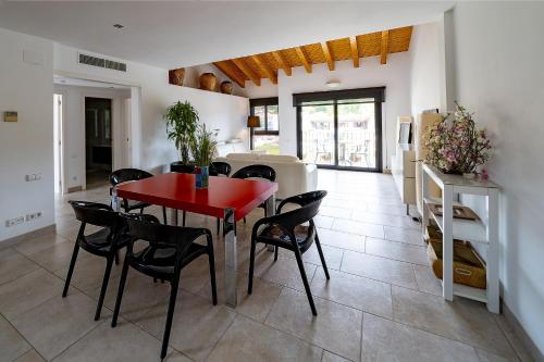 Apartaments Tee &Sea — 4-Star Luxury Hotel in Santa Cristina D'aro, Spain