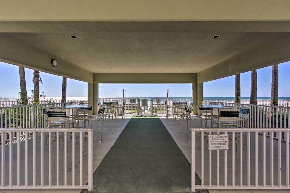 Gulf Views & Pool Access: Coral Reef Resort Condo - photo 11