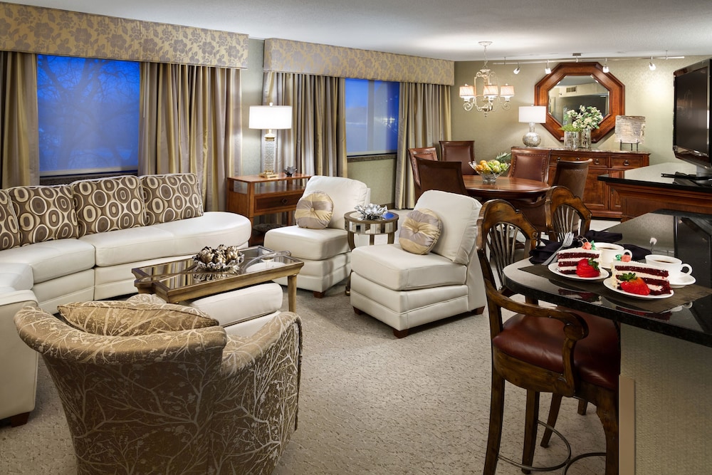 Crowne Plaza Minneapolis West by IHG - photo 17