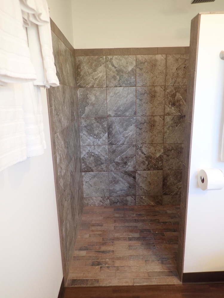 Pleasant Grove Inn - photo 26