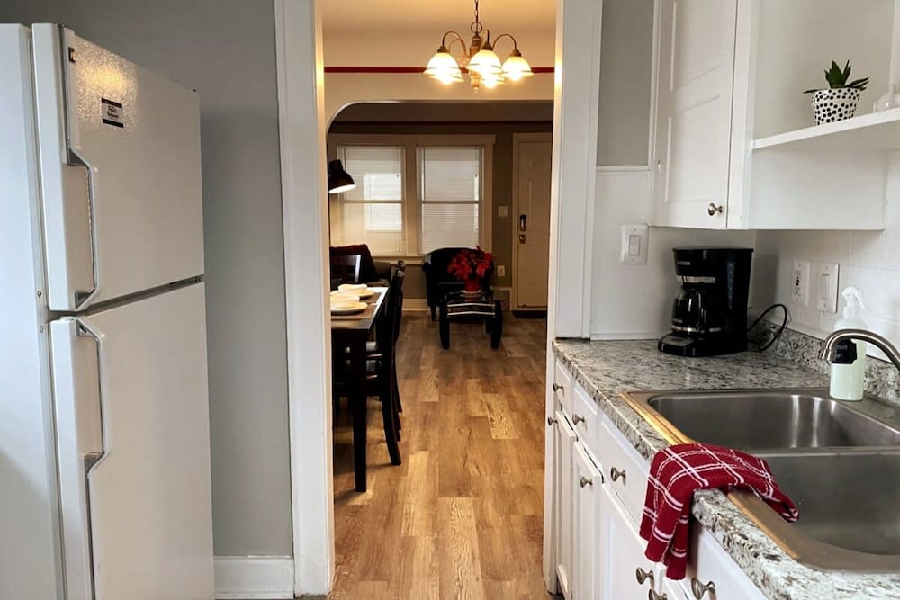 Automaniac Spot in the Heart of Pontiac 3 Beds 2 Baths - photo 11