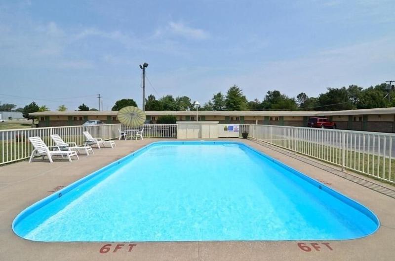 Americas Best Value Inn Iola - photo 34