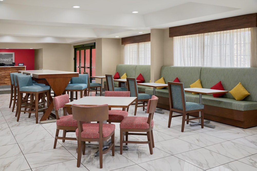 Hampton Inn Kansas City The Legends - photo 27