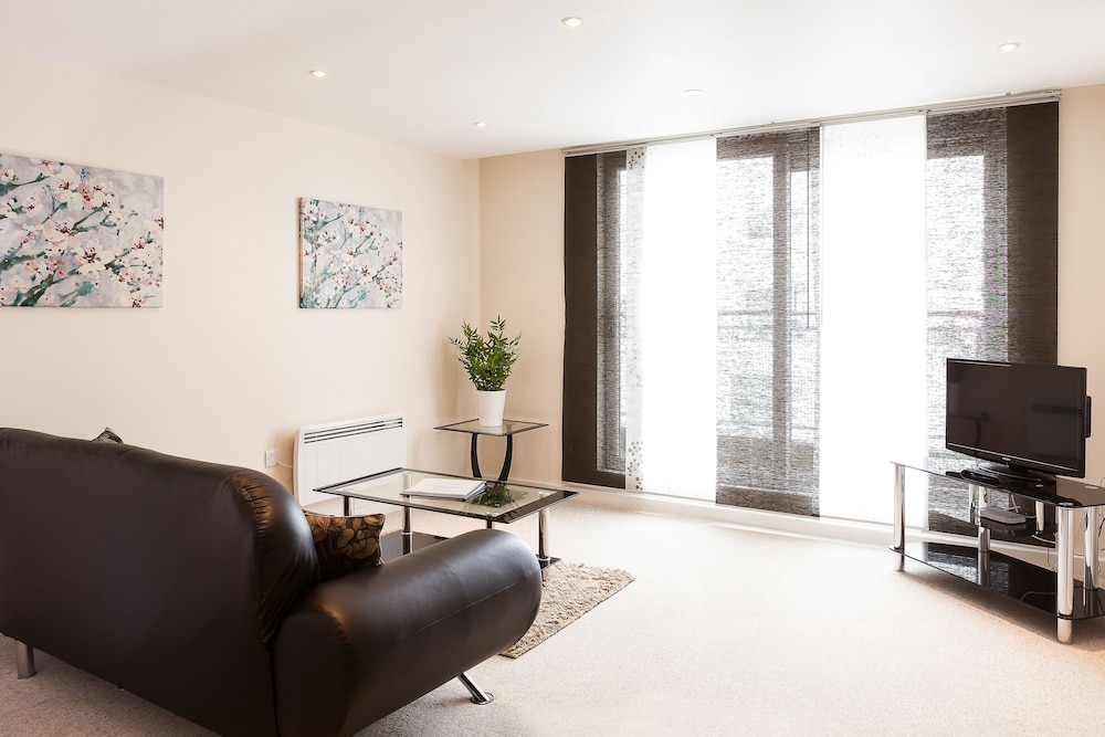 The Paramount — 4-Star Luxury Hotel in Swindon, United Kingdom
