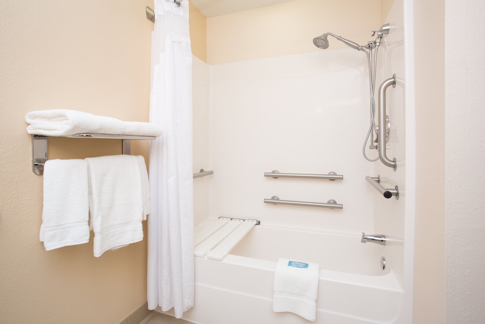 Holiday Inn Express Hotel & Suites Concordia by IHG - photo 18