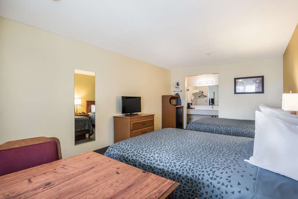 Econo Lodge Inn & Suites Lodi Wine Country Area - photo 10