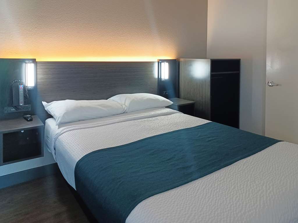 Motel 6 Fresno CA Blackstone North - photo 8