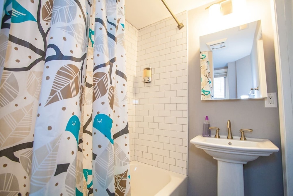 Luxe 4BR 3 Bath North End & Faneuil Hall - photo 8