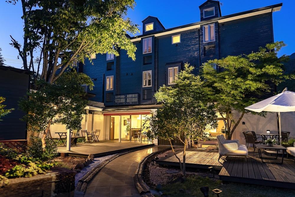 Etavia Yufuin Kinrinko in Yufu, Japan