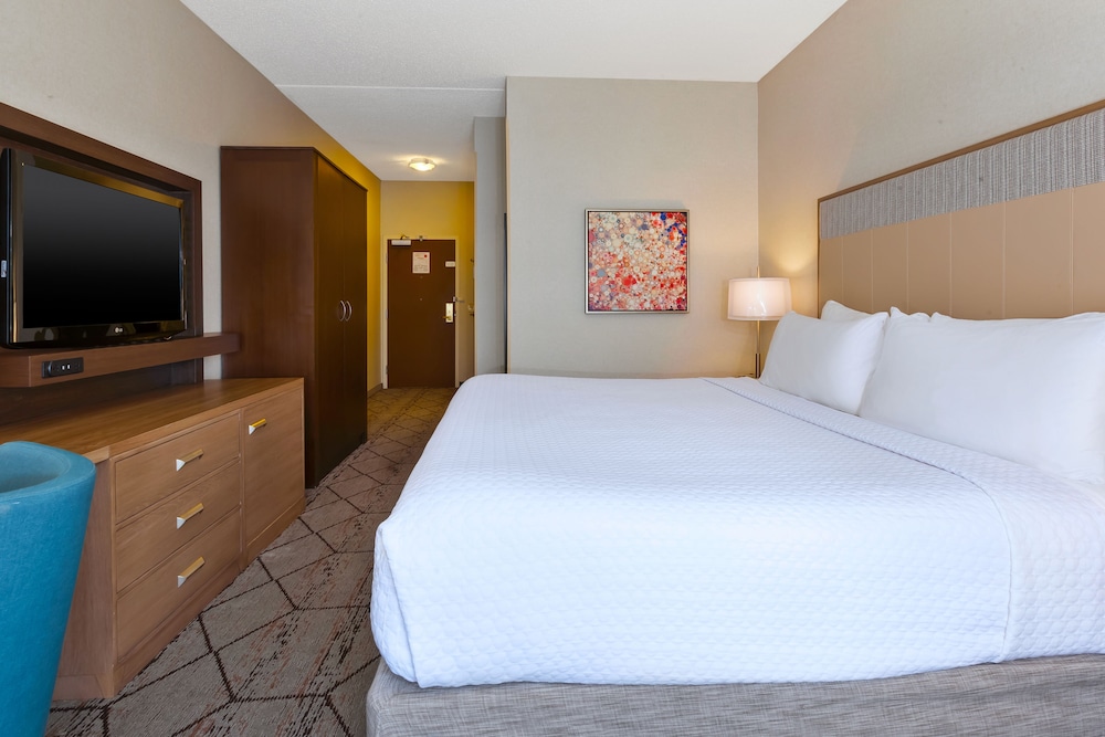 Crowne Plaza Columbus North Worthington by IHG - photo 9