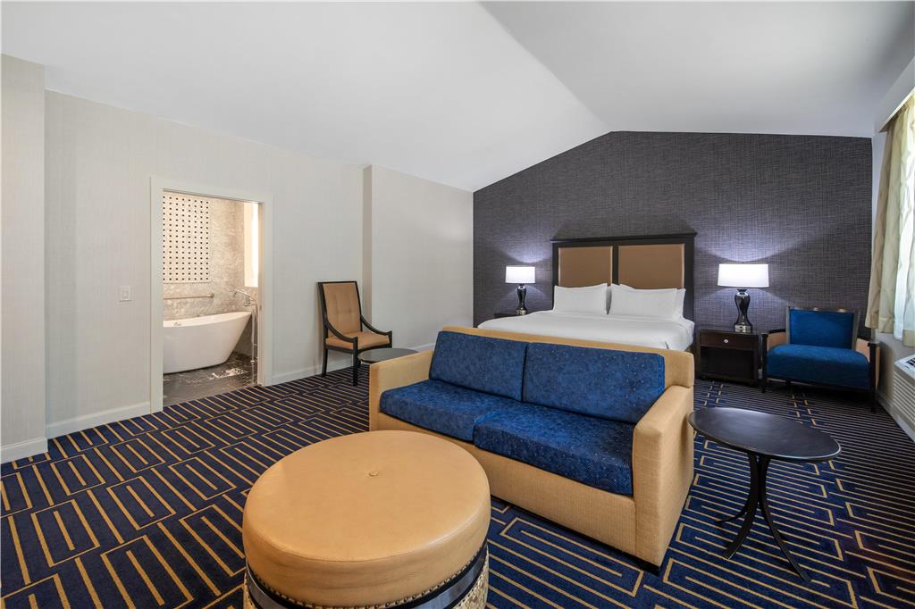 Best Western Plus Palm Court Hotel - photo 13