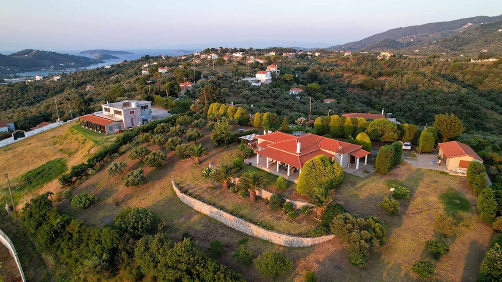 Aegean Sea Villa — 4-Star Luxury Hotel in Skiathos, Greece