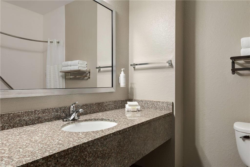 Days Inn & Suites by Wyndham Prattville Montgomery - photo 18