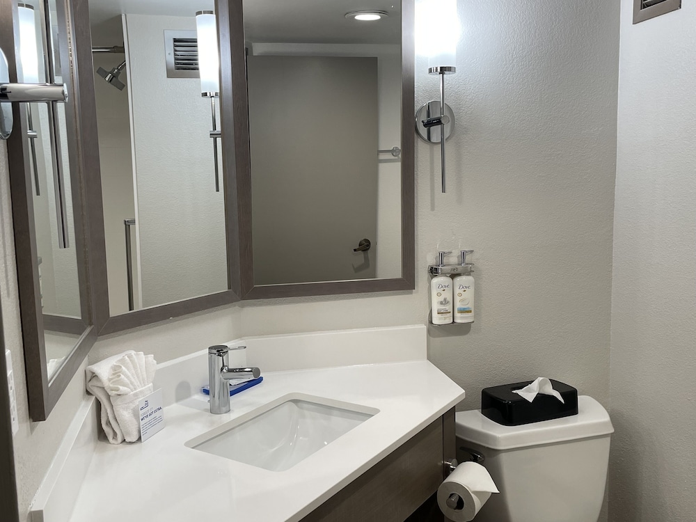 Holiday Inn Express Burlington by IHG - photo 26
